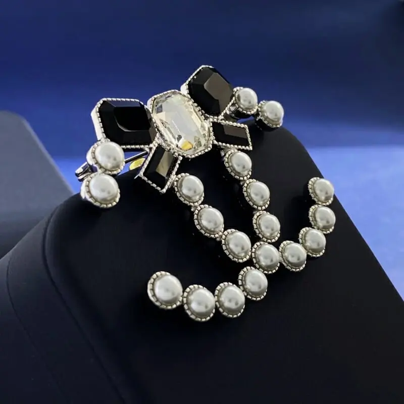 chanel brooches pour femme s_12632343